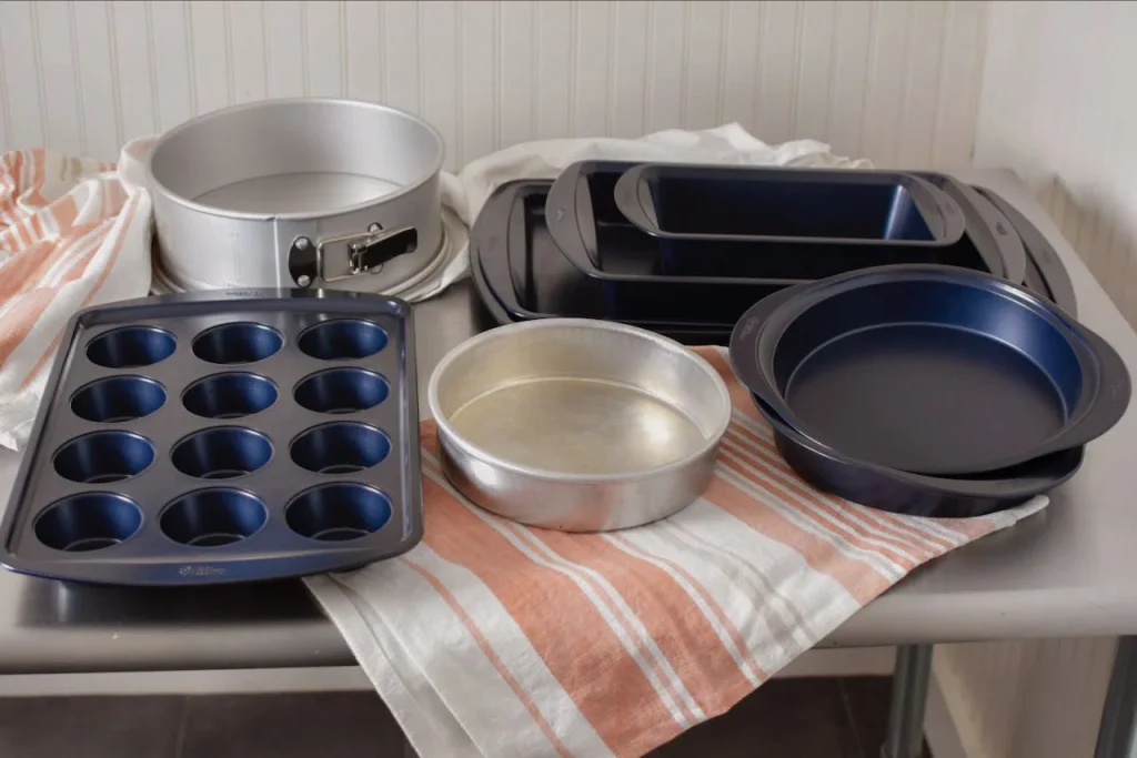 A Bakeware set is always the right gift for a mother who loves baking