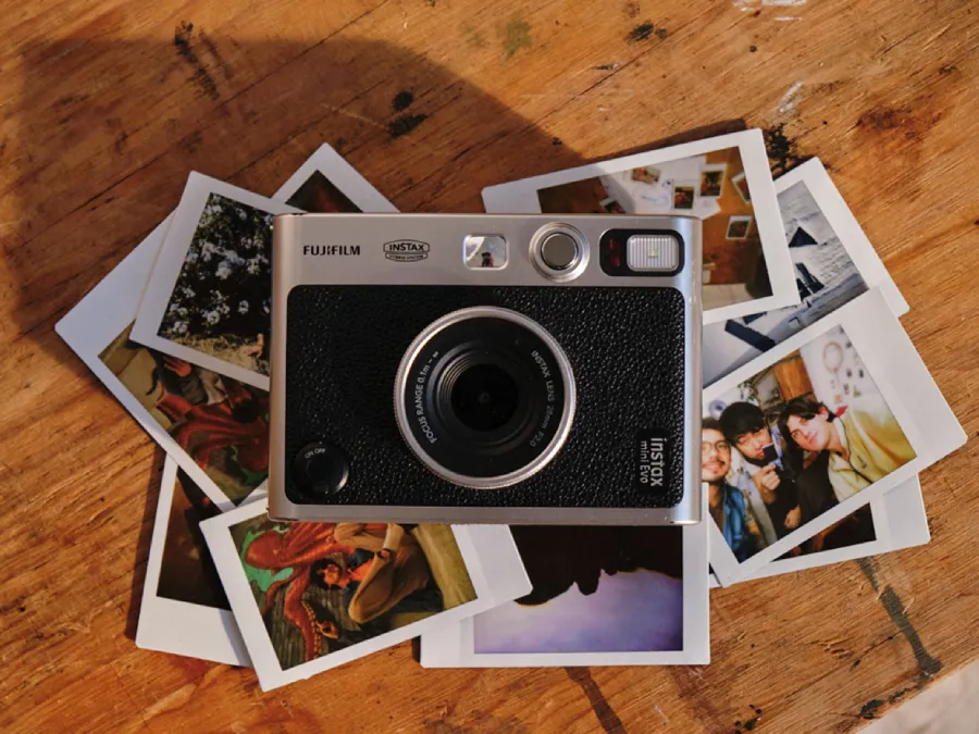 An Instant Camera To Save Memories