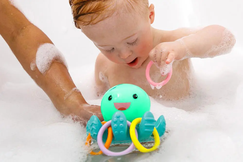 Aquarium bath toys will make the bathtime more joyful